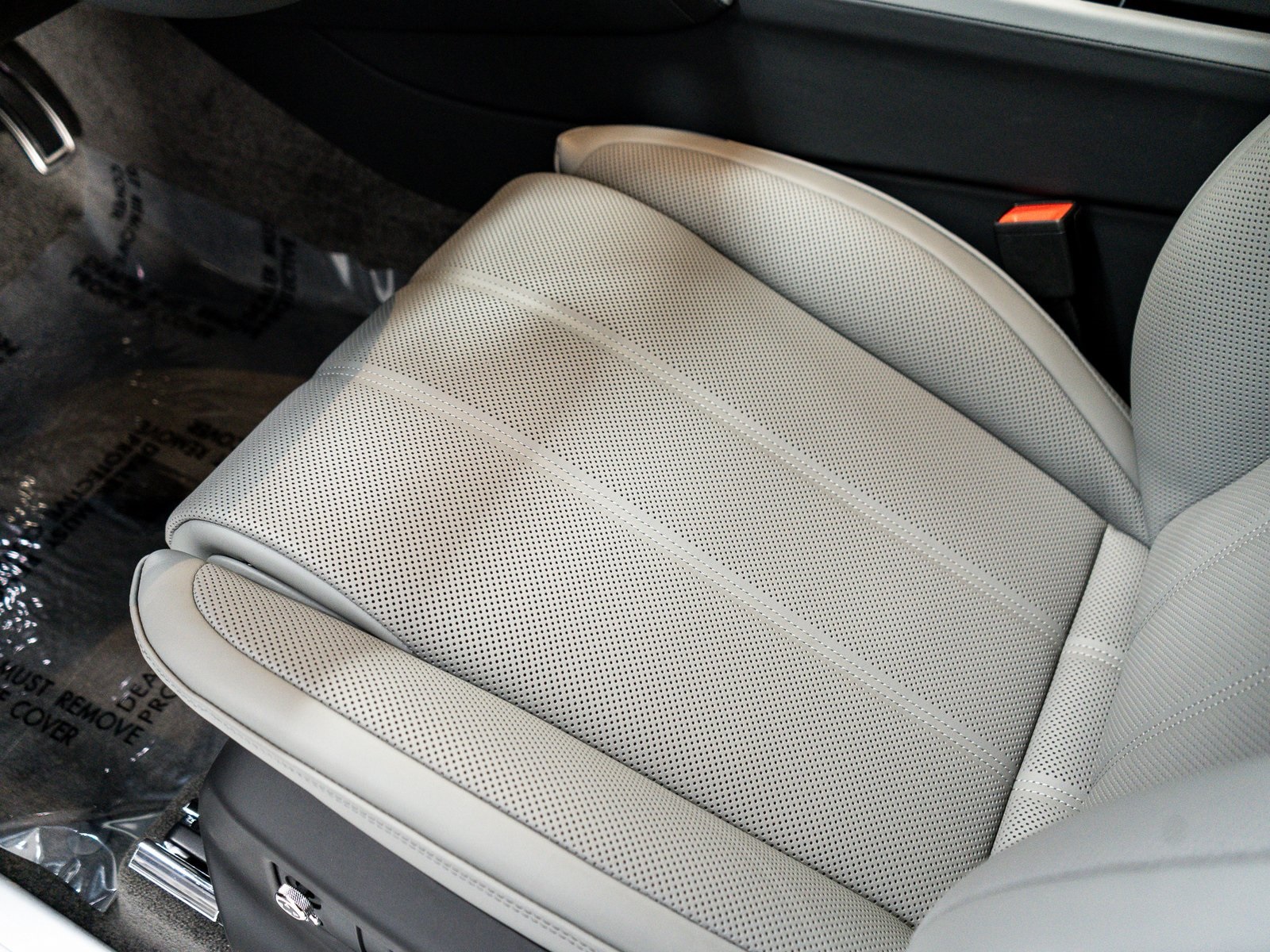 2025 Bentley Bentayga EWB Azure V8 photo 17