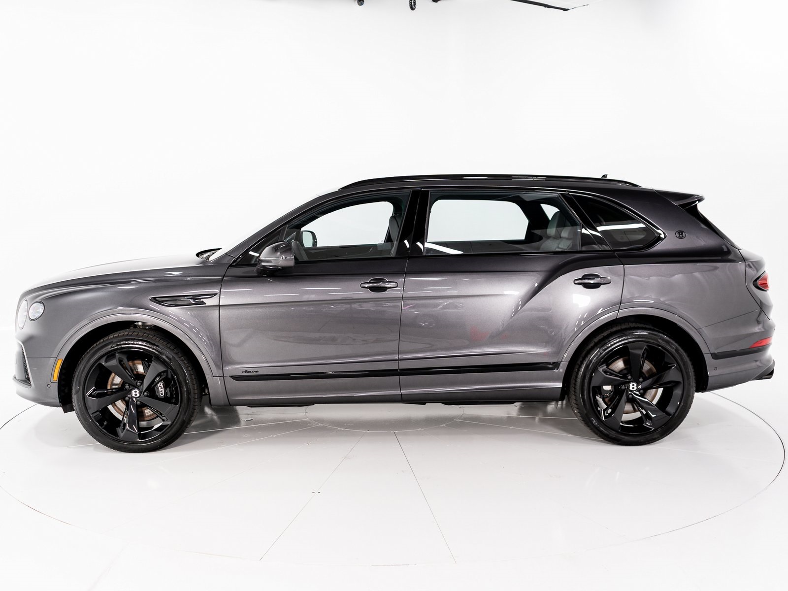 2025 Bentley Bentayga EWB Azure V8 photo 2