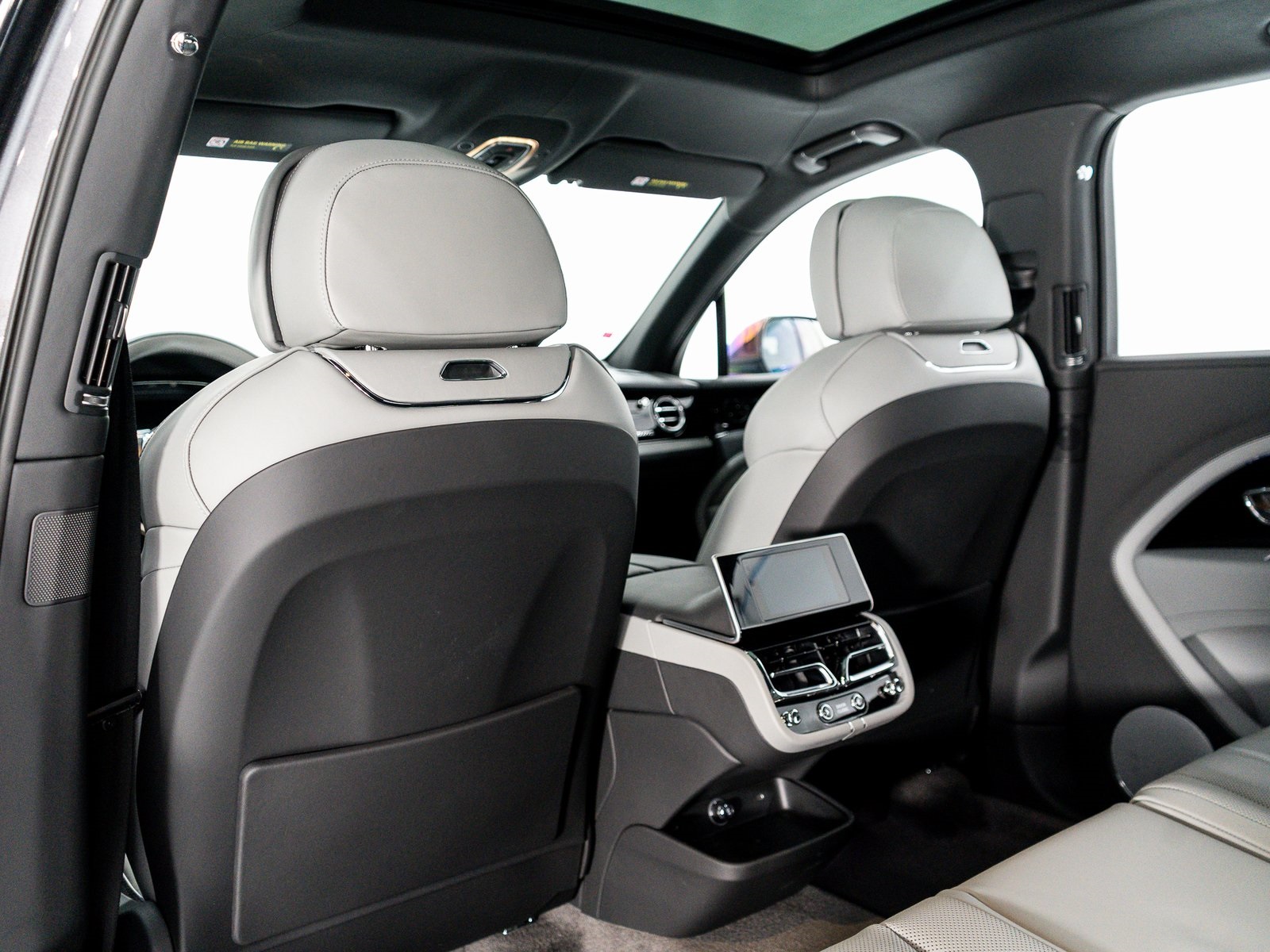 2025 Bentley Bentayga EWB Azure V8 photo 20