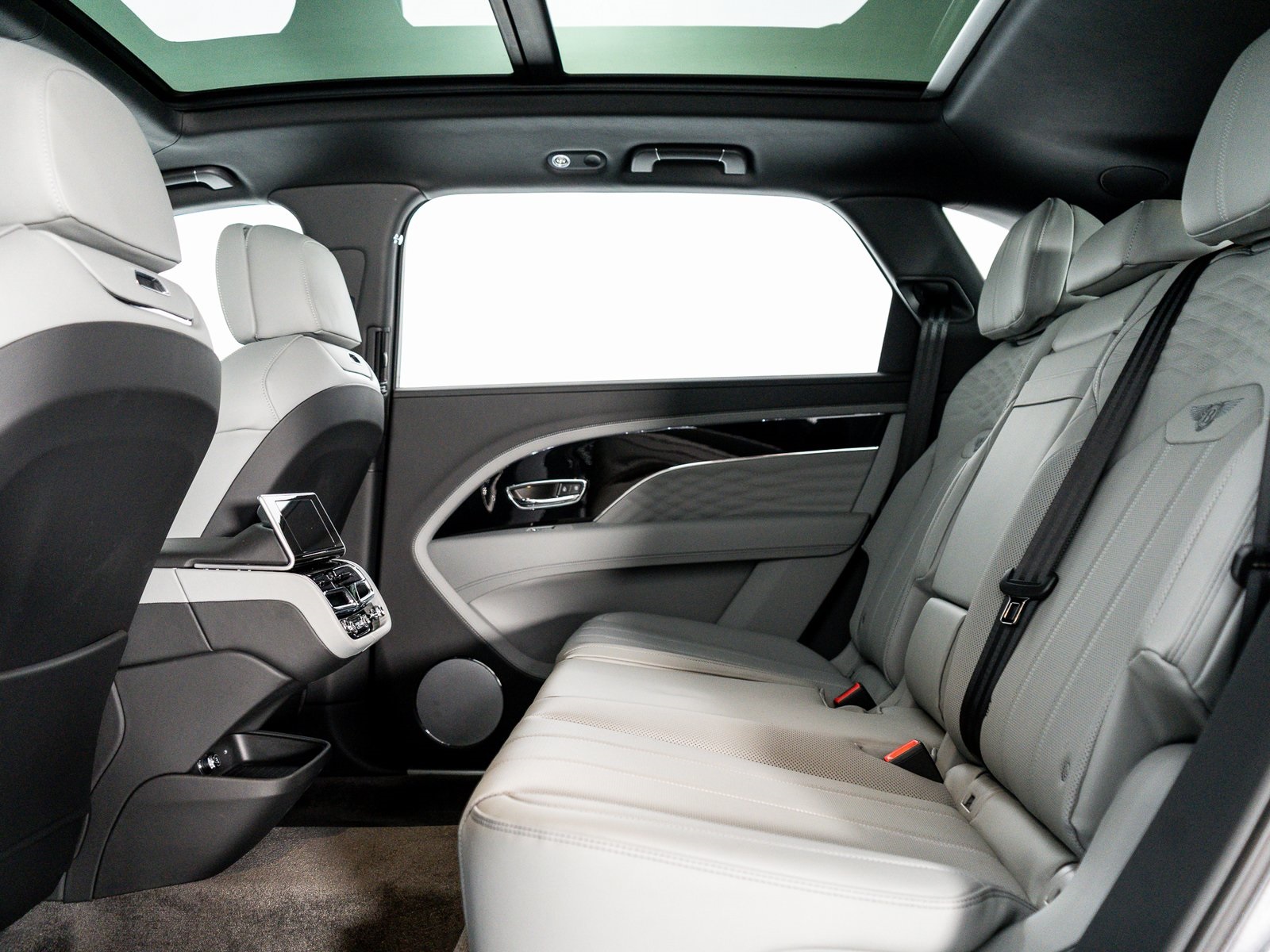 2025 Bentley Bentayga EWB Azure V8 photo 21