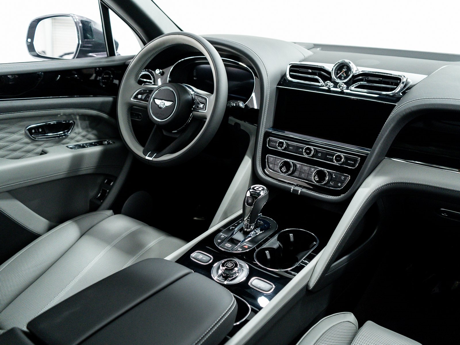 2025 Bentley Bentayga EWB Azure V8 photo 24