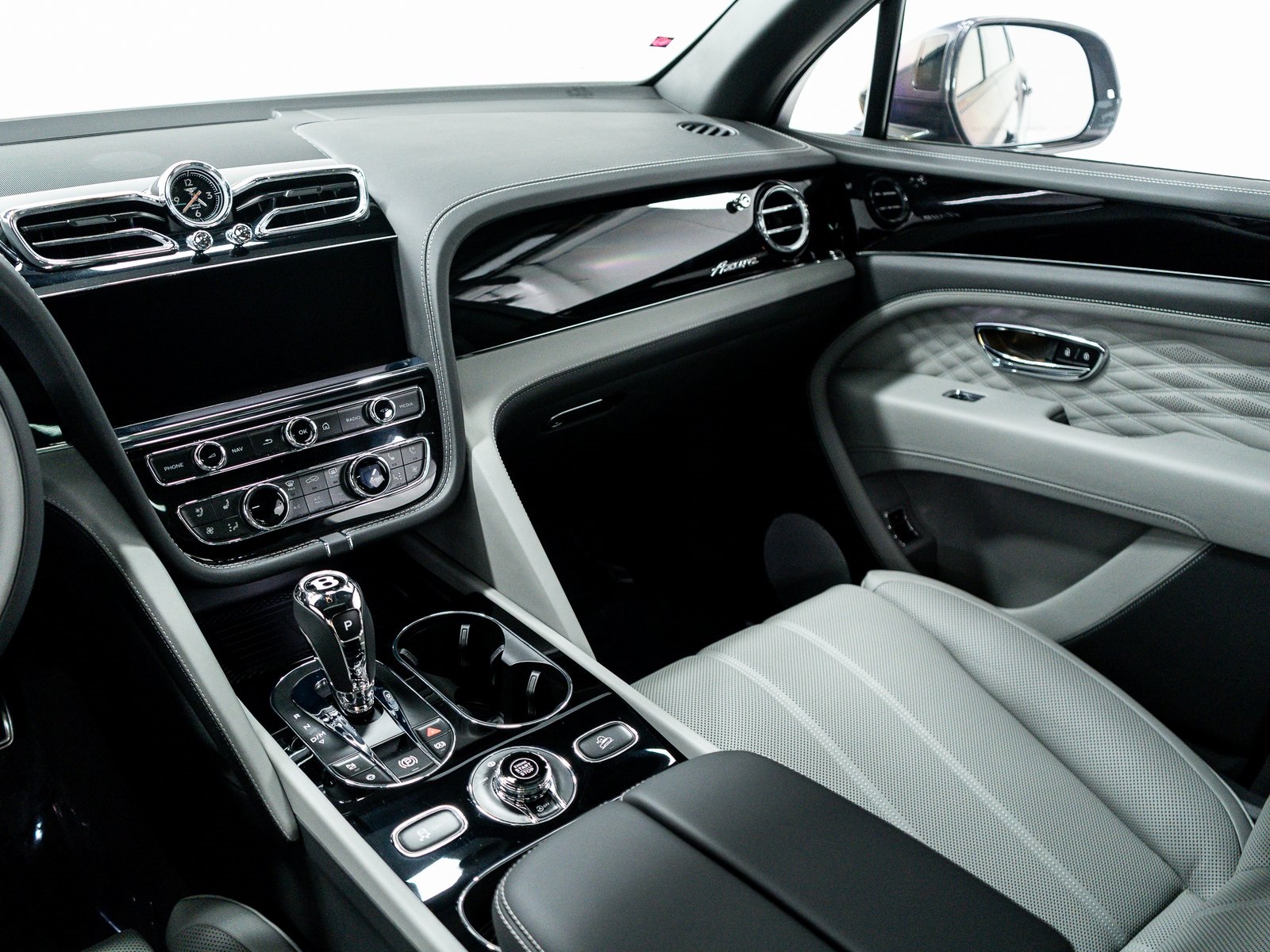 2025 Bentley Bentayga EWB Azure V8 photo 25