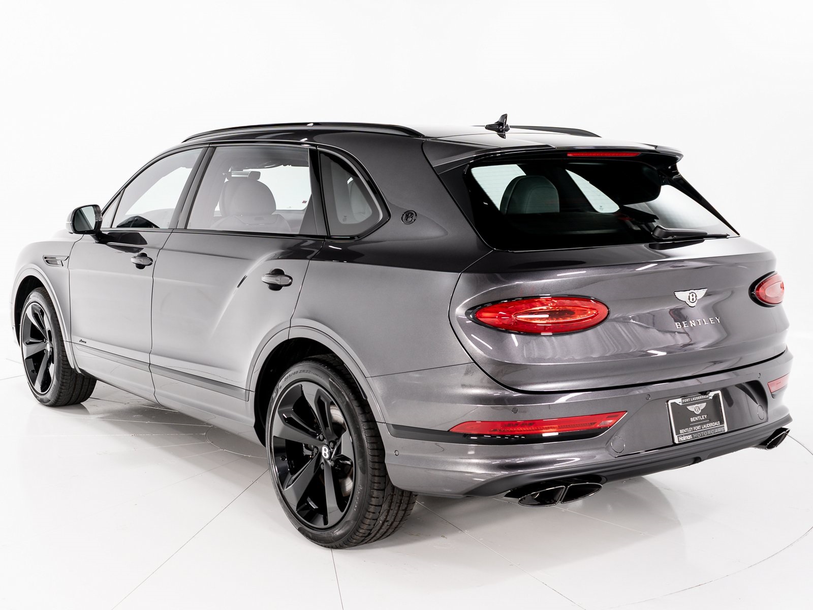 2025 Bentley Bentayga EWB Azure V8 photo 3