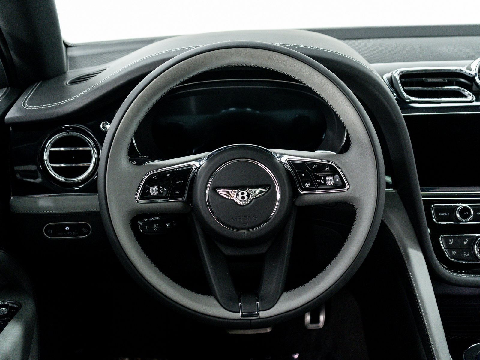 2025 Bentley Bentayga EWB Azure V8 photo 26