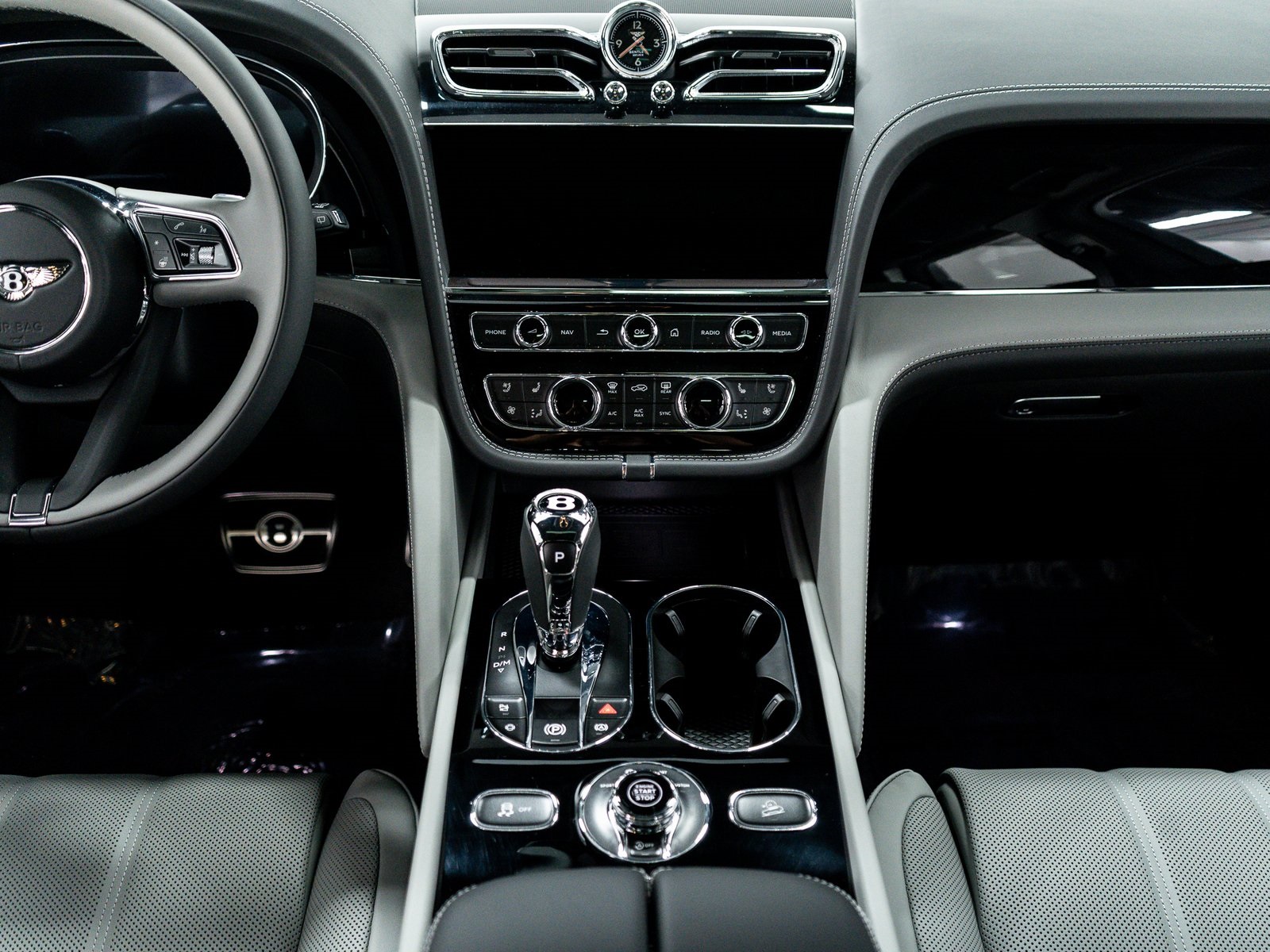 2025 Bentley Bentayga EWB Azure V8 photo 27