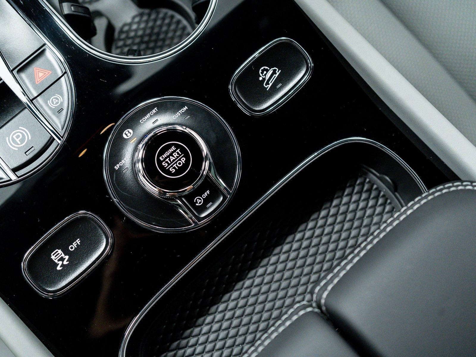 2025 Bentley Bentayga EWB Azure V8 photo 29