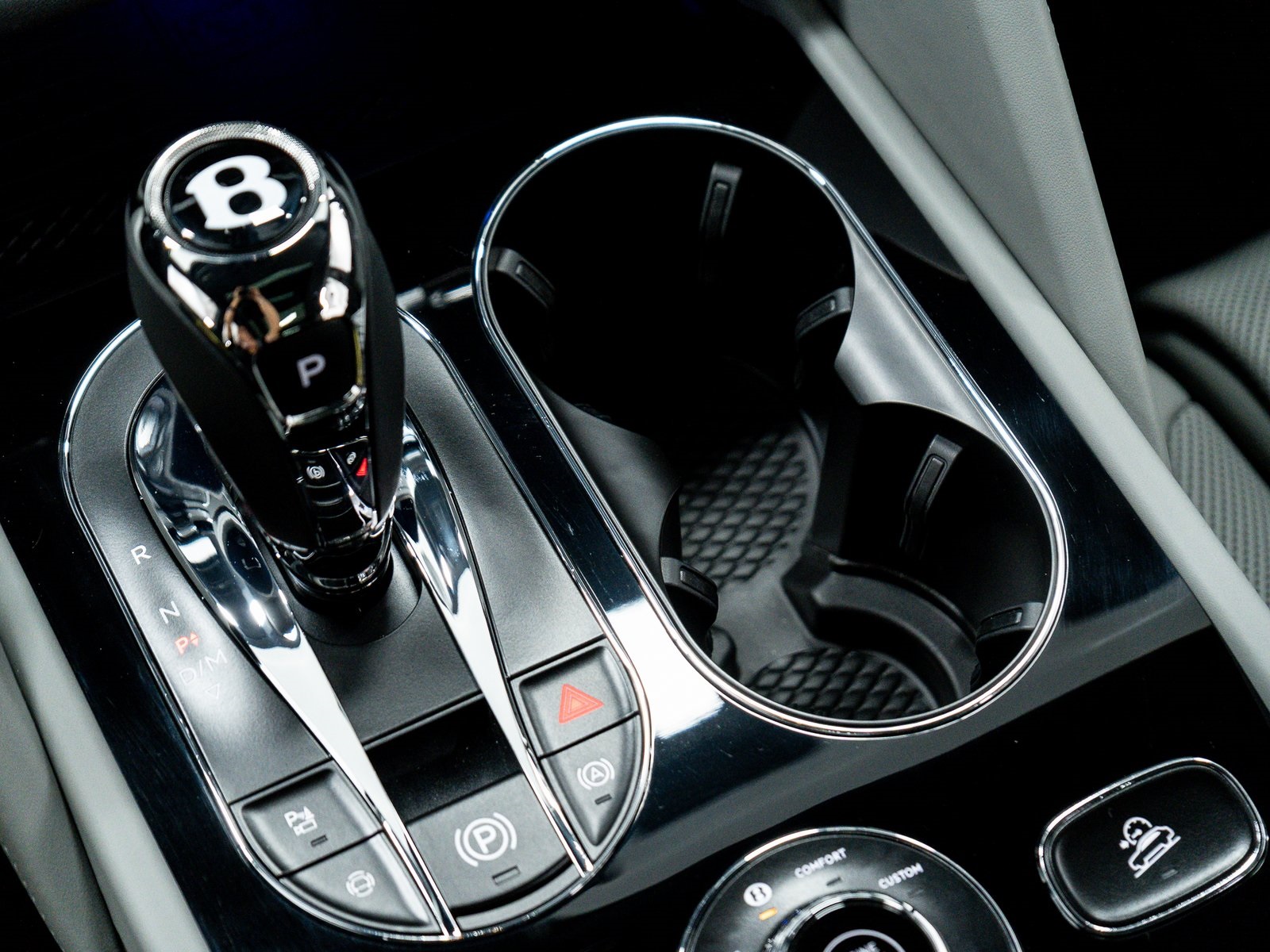 2025 Bentley Bentayga EWB Azure V8 photo 30