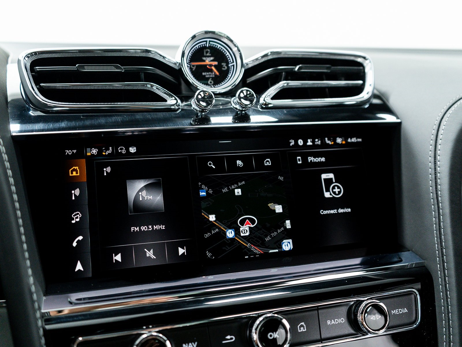 2025 Bentley Bentayga EWB Azure V8 photo 33