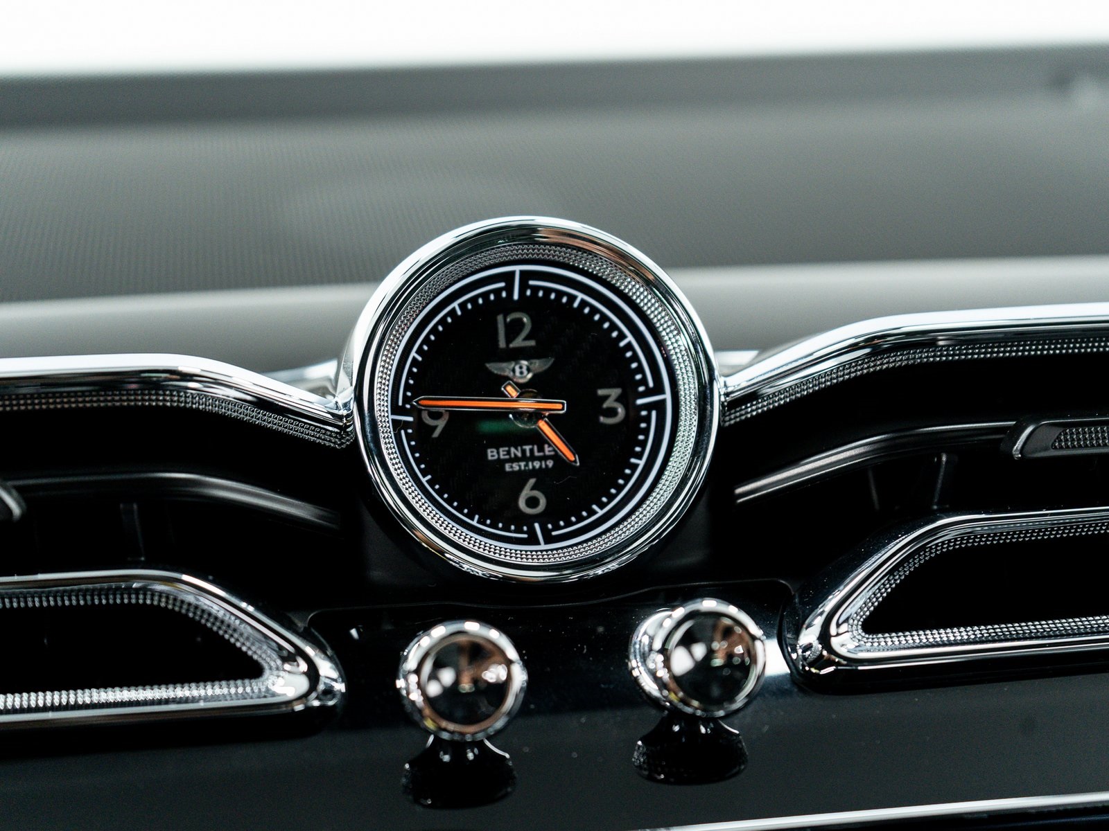 2025 Bentley Bentayga EWB Azure V8 photo 35