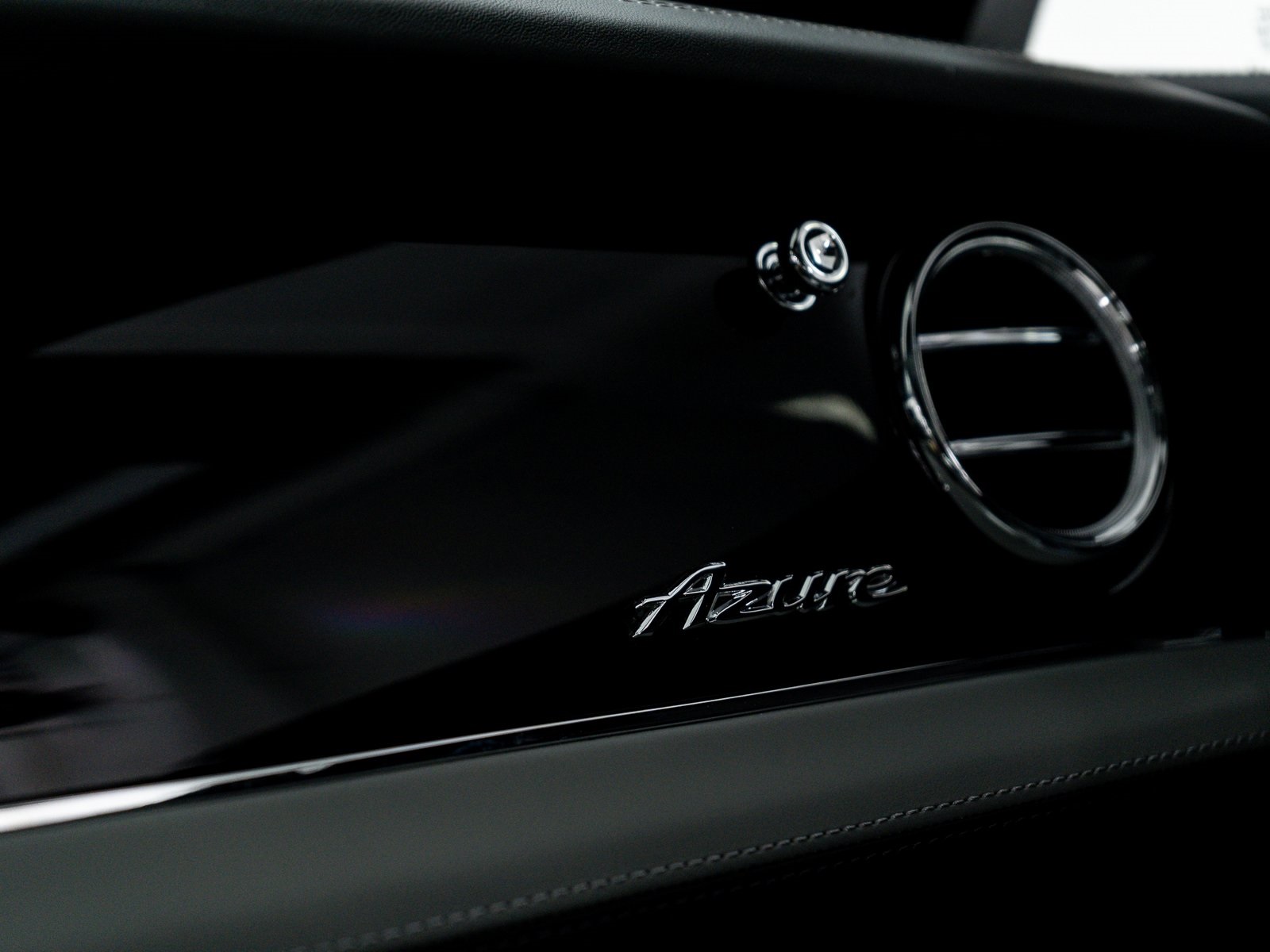 2025 Bentley Bentayga EWB Azure V8 photo 37