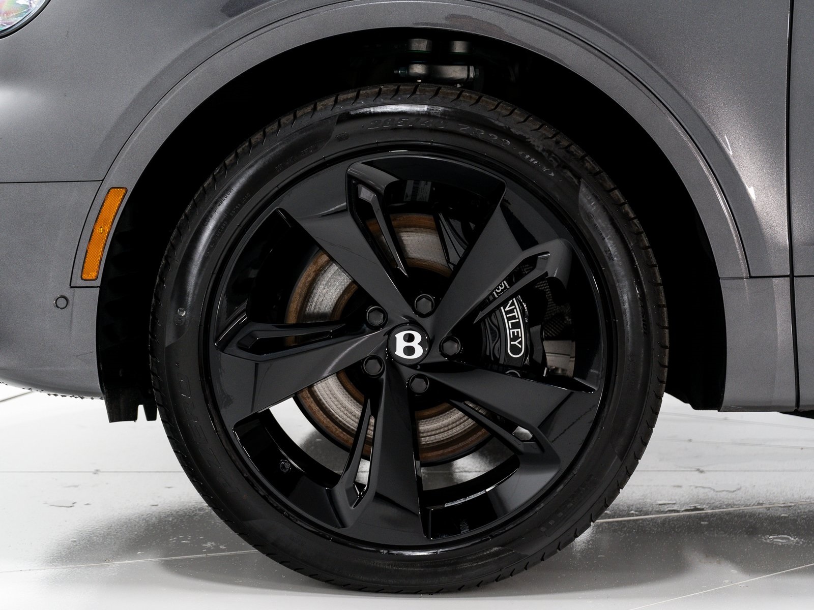 2025 Bentley Bentayga EWB Azure V8 photo 38