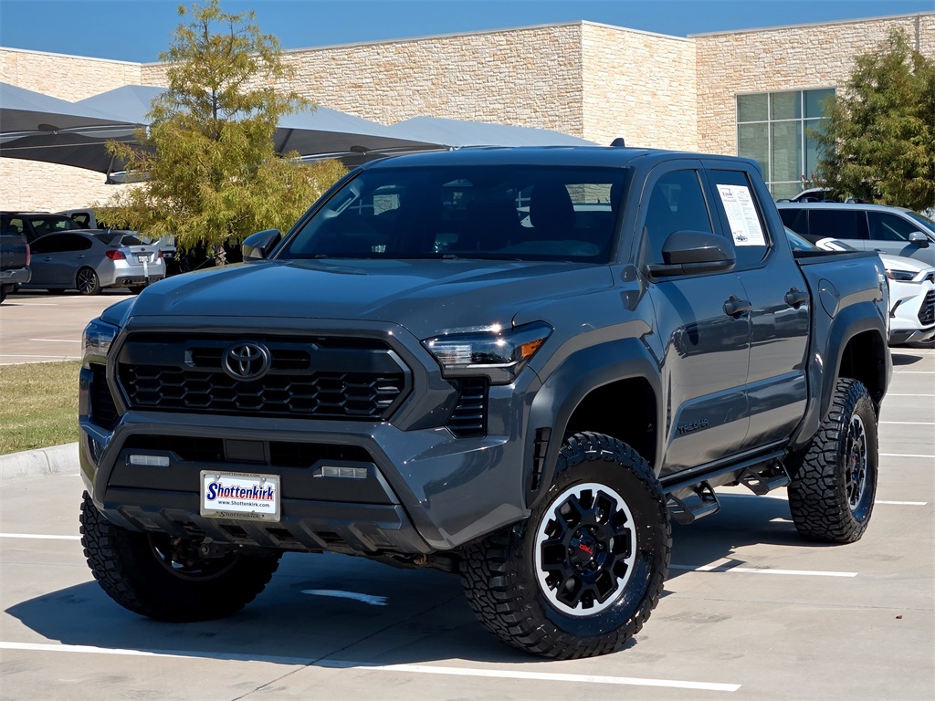 2024 Toyota Tacoma TRD Off-Road photo 2