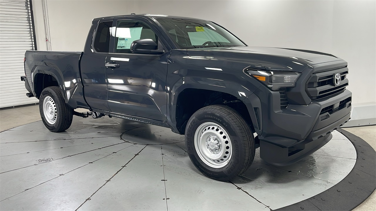 2025 Toyota Tacoma SR XtraCab photo 3