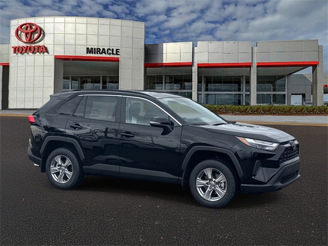 2025 Toyota RAV4 XLE's photo