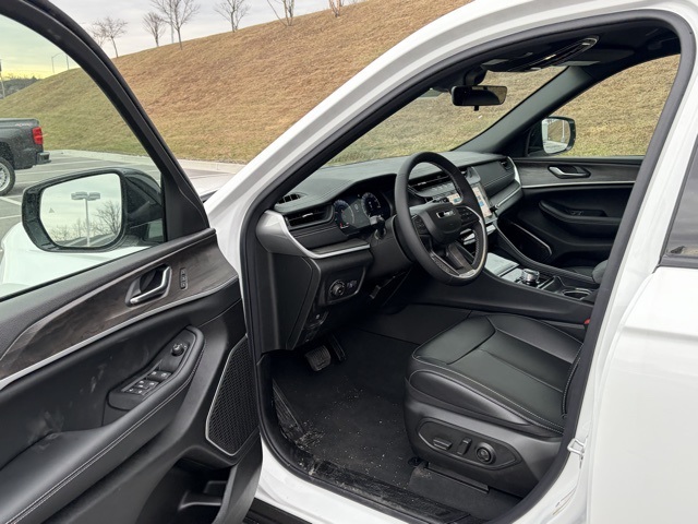 new 2026 Jeep Grand Cherokee car, priced at $39,270