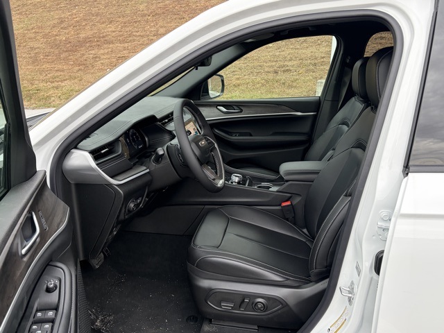 new 2026 Jeep Grand Cherokee car, priced at $39,270
