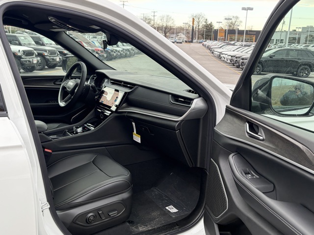 new 2026 Jeep Grand Cherokee car, priced at $39,270