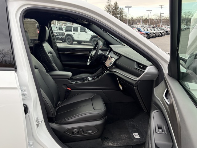 new 2026 Jeep Grand Cherokee car, priced at $39,270