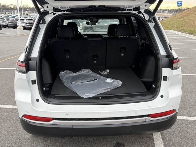 new 2026 Jeep Grand Cherokee car, priced at $39,270