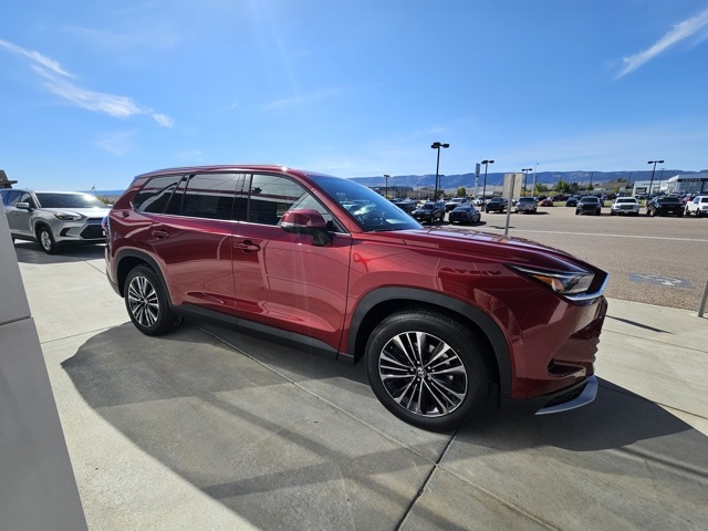 2025 Toyota Grand Highlander Hybrid MAX Platinum photo 2