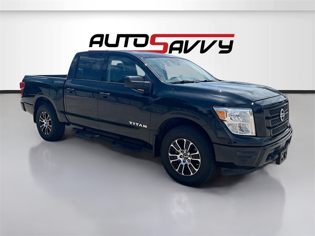 2022 Nissan Titan SV's photo