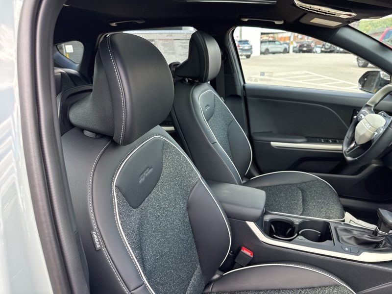 2025 Kia K4 GT-Line photo 13