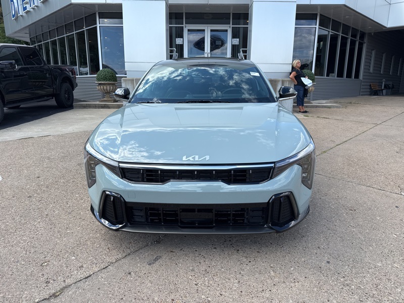 2025 Kia K4 GT-Line photo 2