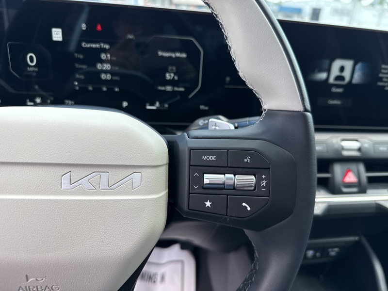 2025 Kia K4 GT-Line photo 26