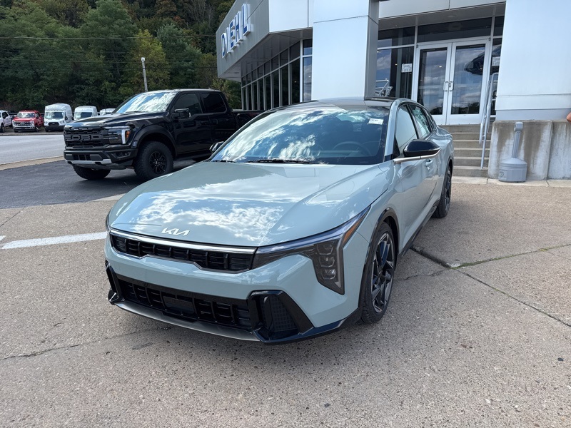 2025 Kia K4 GT-Line photo 3