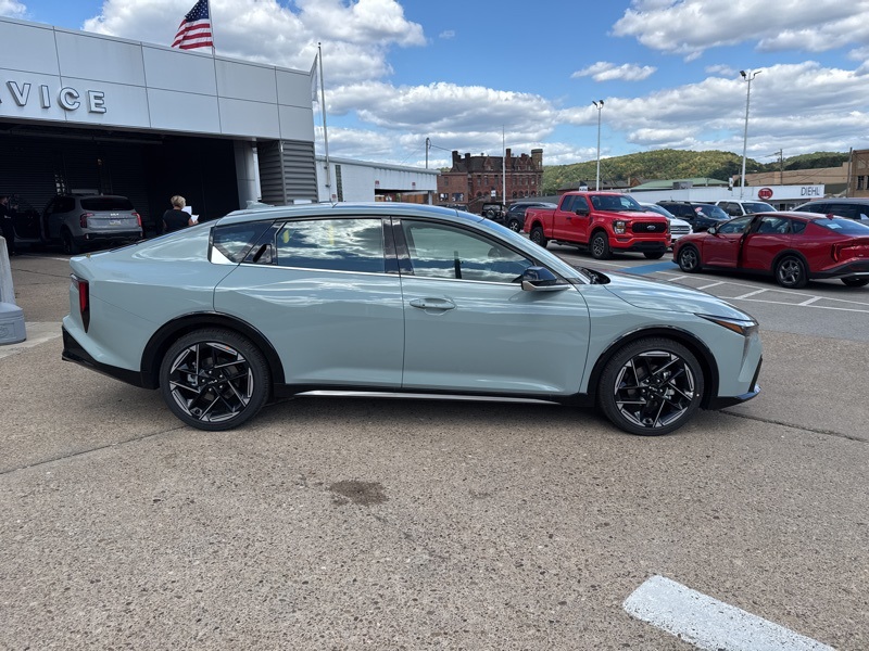 2025 Kia K4 GT-Line photo 8