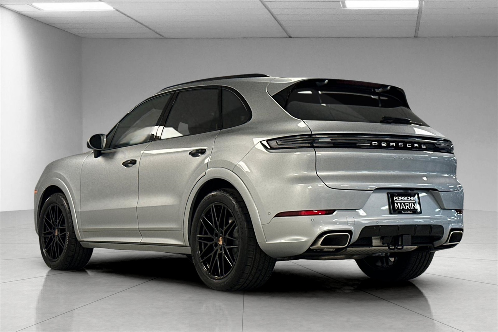 2025 Porsche Cayenne photo 3