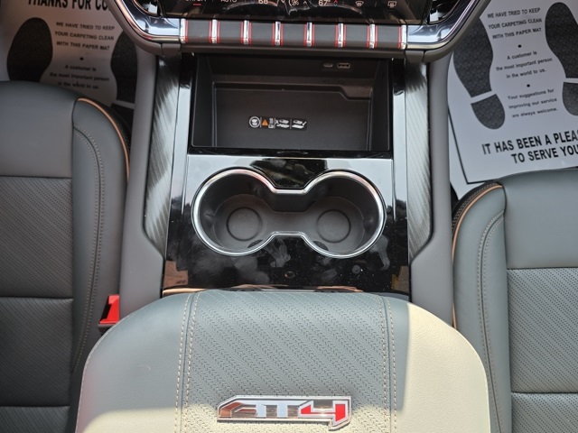 2025 GMC Yukon 4WD AT4