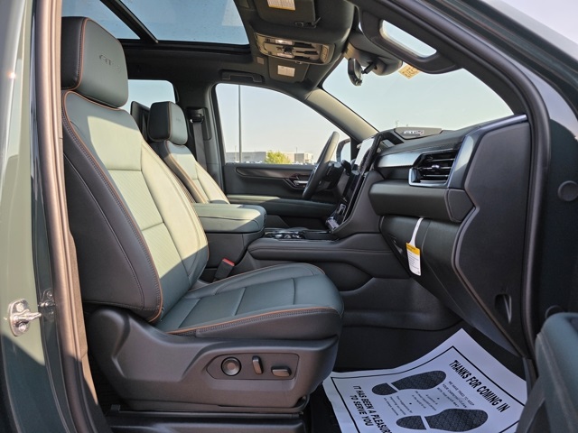 2025 GMC Yukon 4WD AT4