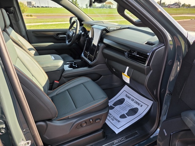 2025 GMC Yukon 4WD AT4