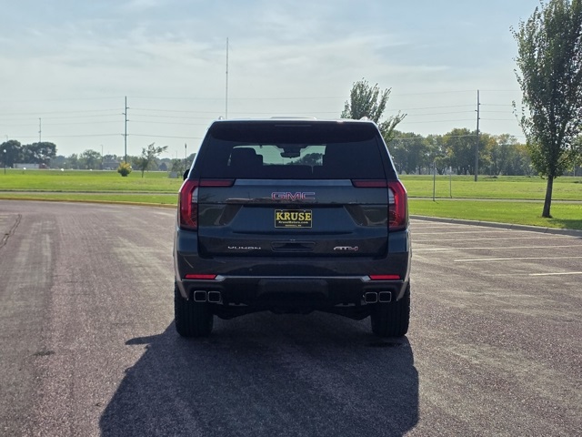 2025 GMC Yukon 4WD AT4