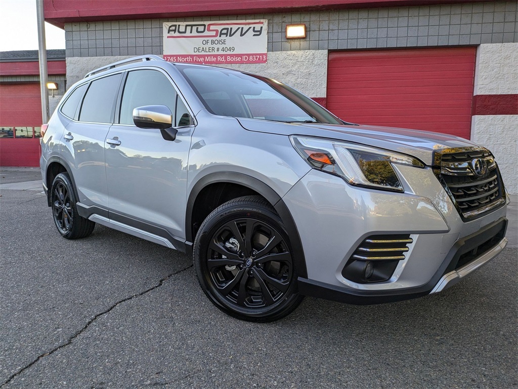 2023 Subaru Forester Touring photo 2