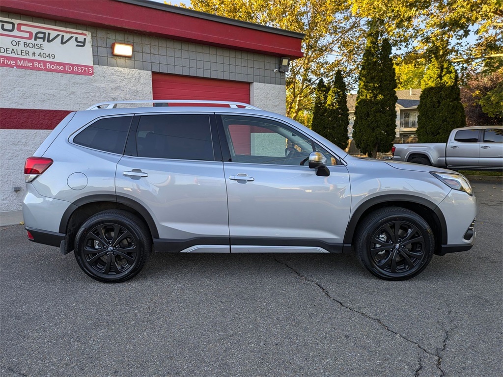 2023 Subaru Forester Touring photo 3