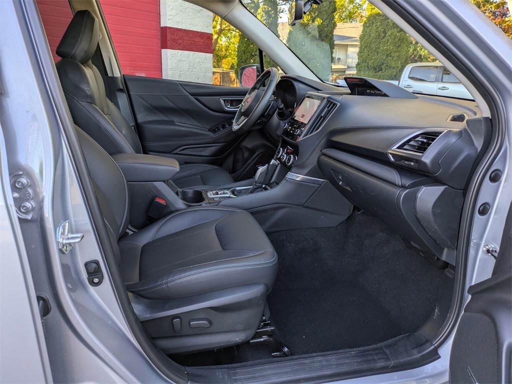 2023 Subaru Forester Touring photo 27