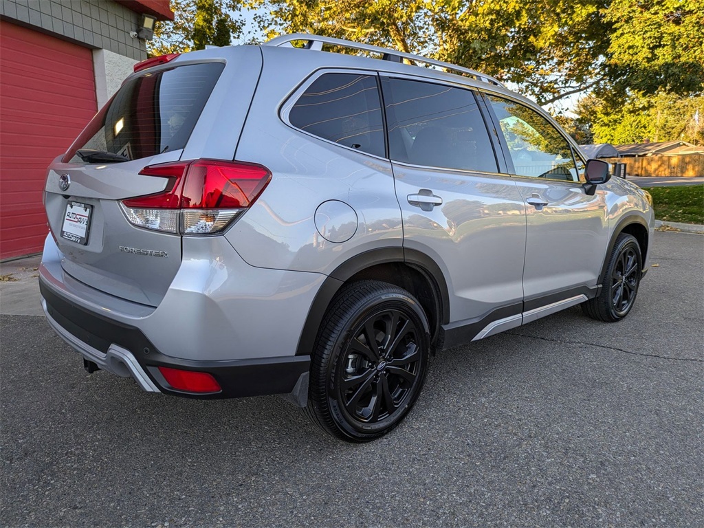 2023 Subaru Forester Touring photo 4