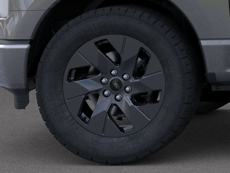 2025 Ford F-150 Lightning photo 18