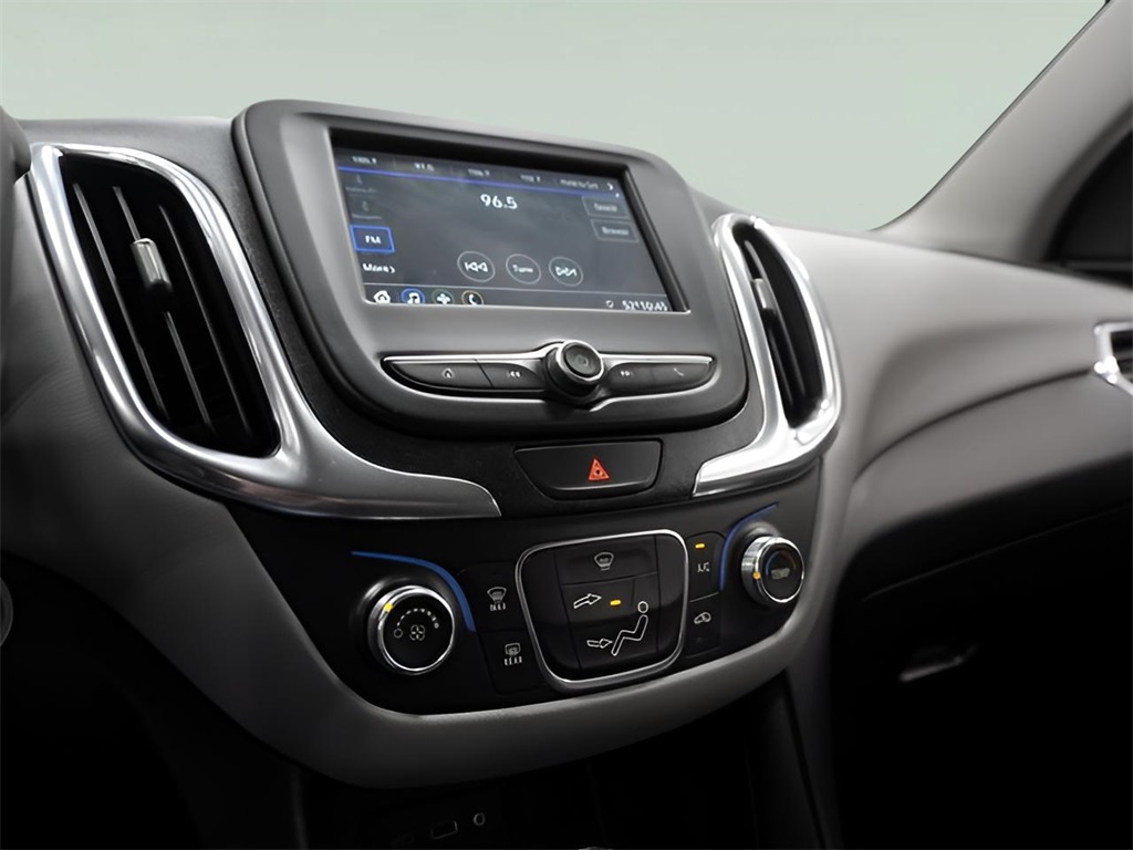 2019 Chevrolet Equinox LS photo 3