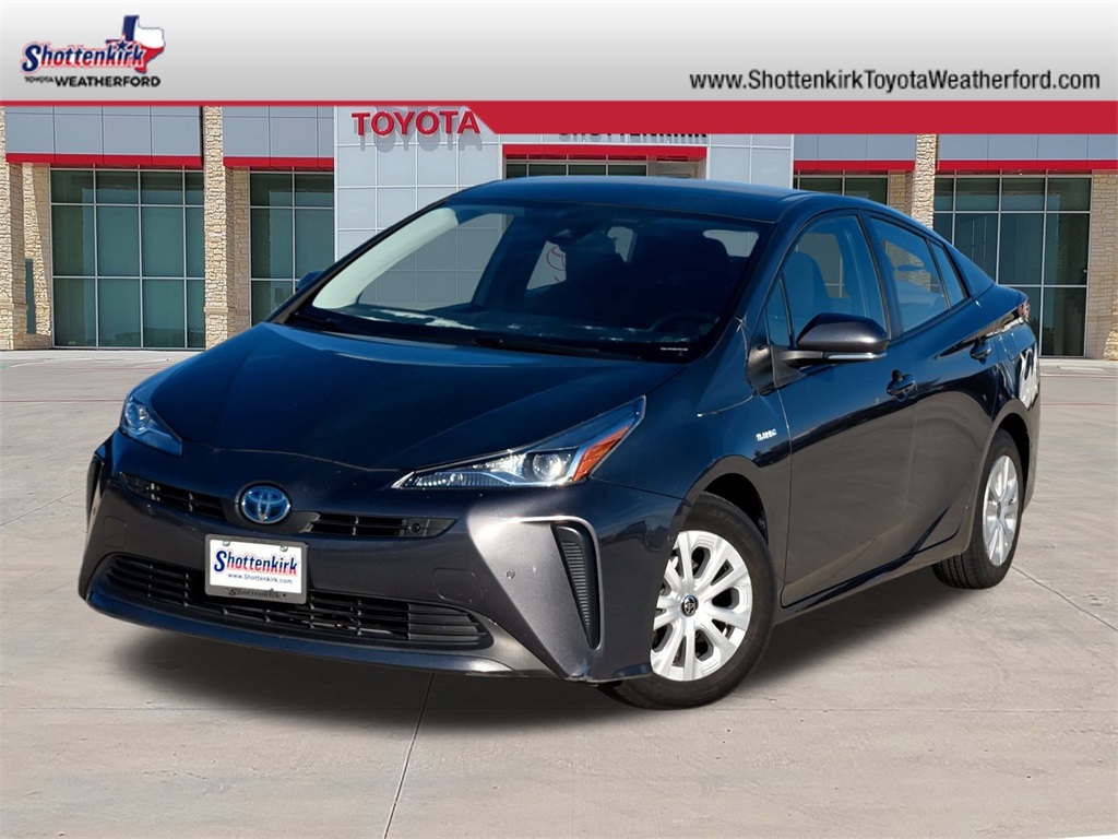 2021 Toyota Prius LE's photo