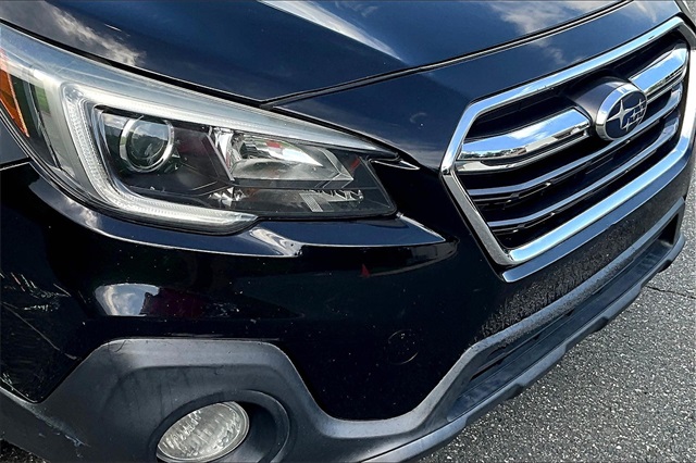 2018 Crystal Black Silica Subaru Outback 2.5i Premium AWD SUV