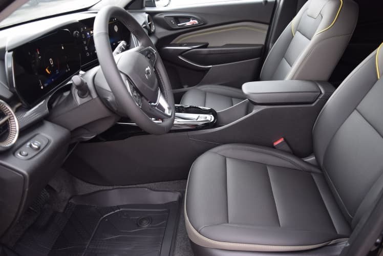 2025 Black Metallic Chevrolet Trax ACTIV FWD SUV