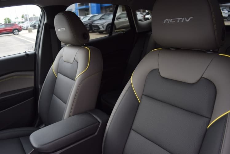 2025 Black Metallic Chevrolet Trax ACTIV FWD SUV