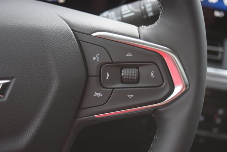 2025 Black Metallic Chevrolet Trax ACTIV FWD SUV