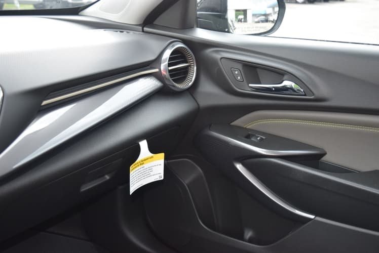 2025 Black Metallic Chevrolet Trax ACTIV FWD SUV