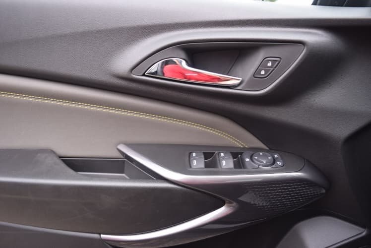 2025 Black Metallic Chevrolet Trax ACTIV FWD SUV