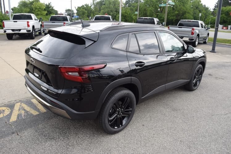 2025 Black Metallic Chevrolet Trax ACTIV FWD SUV