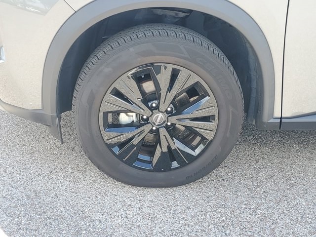 2023 Gun Metallic Nissan Rogue SV FWD SUV